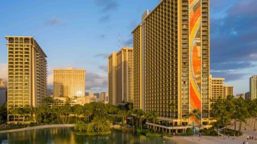 Hilton_Hawaiian_Village_s_Rainbow_Tower